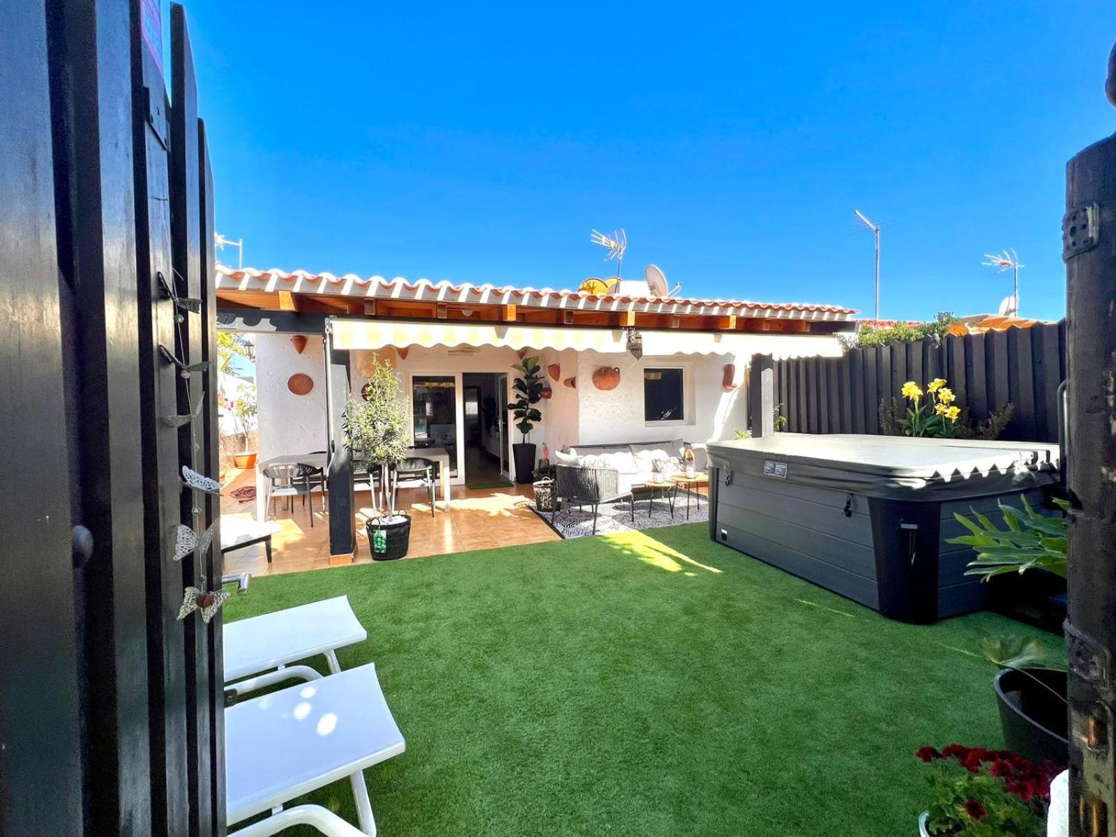 Oasis Beach Holiday Home With Jacuzzi بلايا ديل إنغلز المظهر الخارجي الصورة